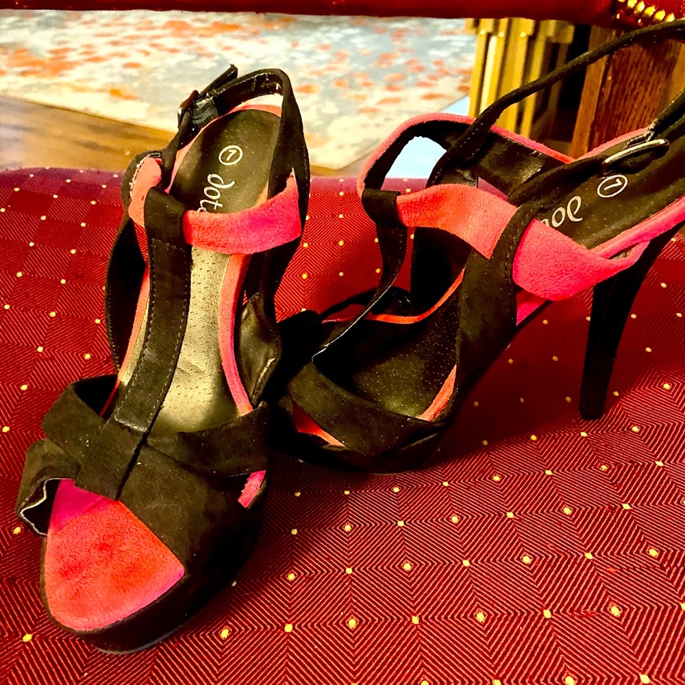 NWOT DOTS HOT PINK & BLACK SUEDE HEELED SHOES